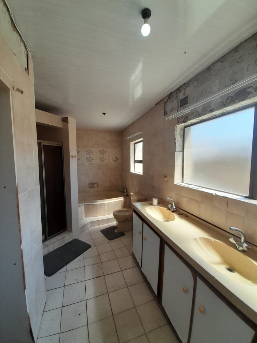 4 Bedroom Property for Sale in Mdantsane Nu 1 Eastern Cape